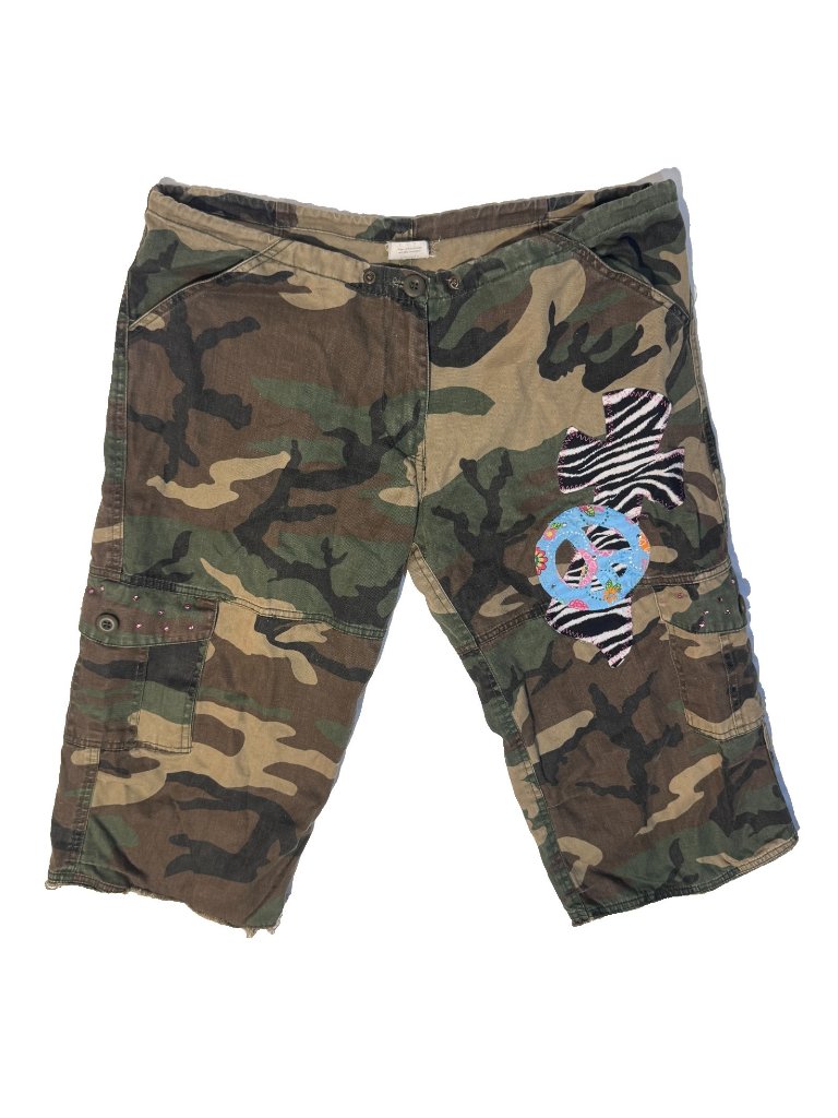 Y2k Camo Capri Pants Woman’s Small 34 Zebra Cross Patch Peace Sign Woodland